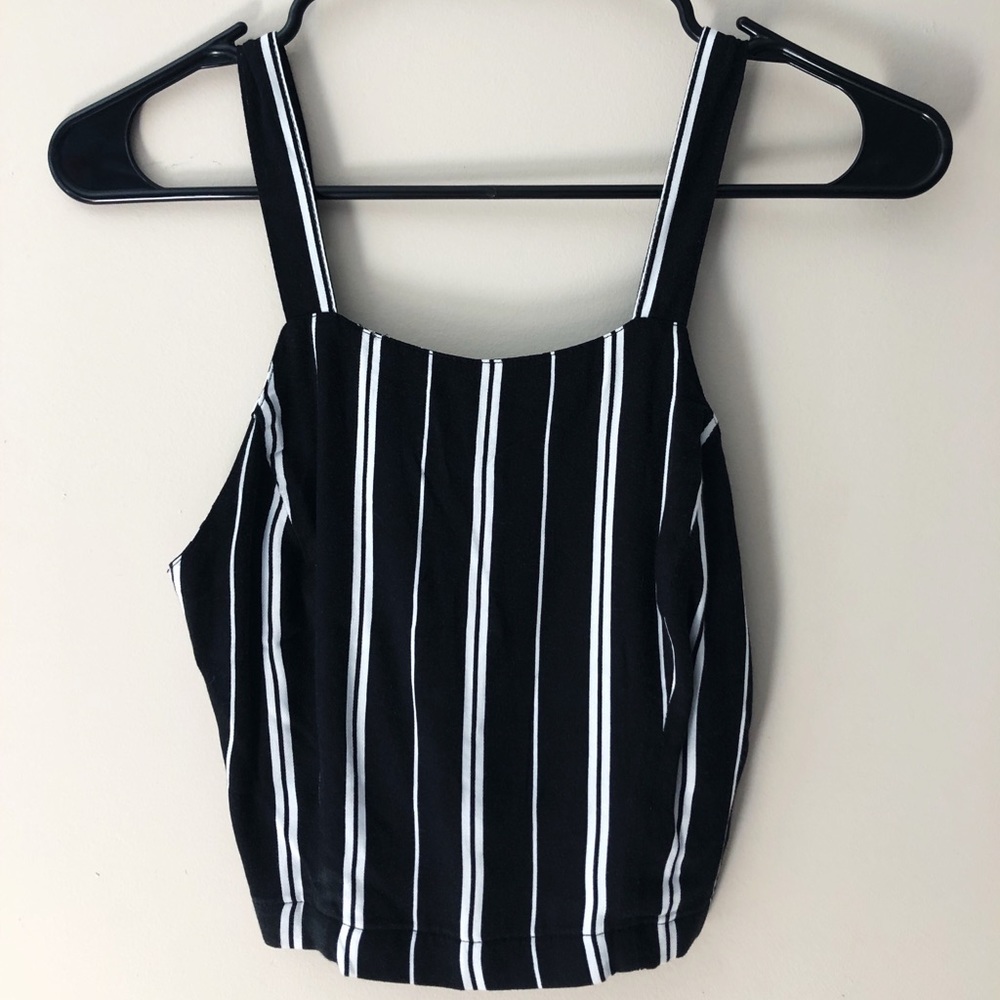 🌟 Striped Hollister Crop 🌟